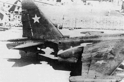 这架在阿富汗战场的 Su-25 尾部严重受伤，仍安全返回基地